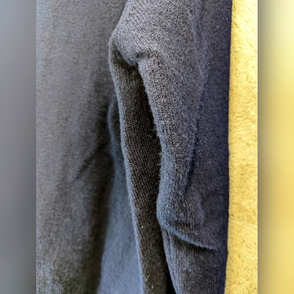 L.L. BEAN Vintage Lambswool V Neck Pullover Navy Made in Scotland Sweater Size L - Picture 9 of 11